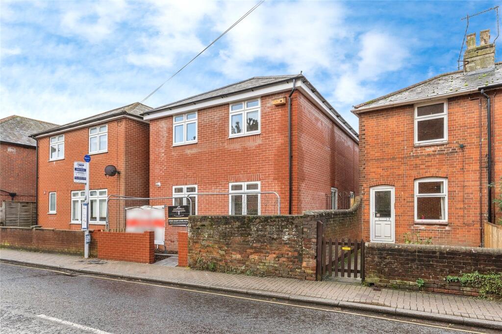 Main image of property: Junction Road, Totton, Southampton, Hampshire, SO40