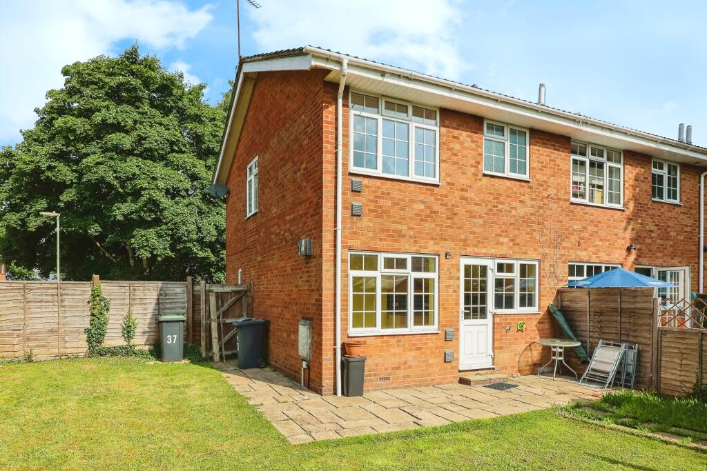 3 bedroom end of terrace house for sale in Freshfield Gardens