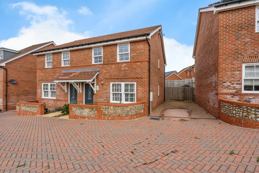 Main image of property: Plant Farm Crescent, Waterlooville, Hampshire, PO7