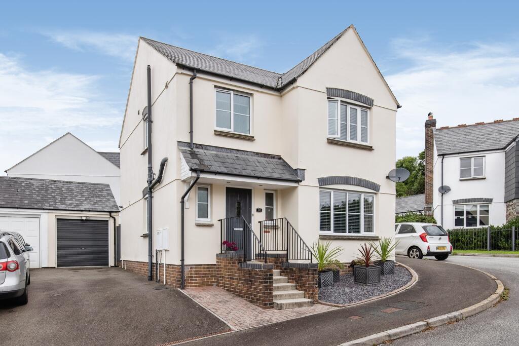 3 bedroom detached house for sale in Kestell Parc, Bodmin, Cornwall, PL31