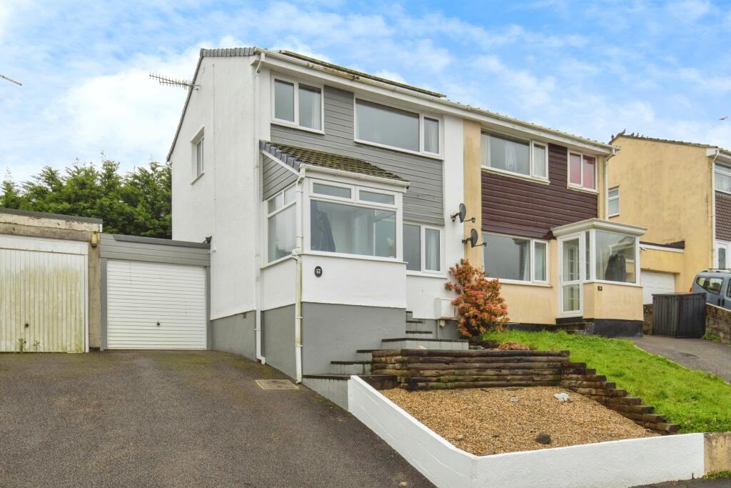 3 bedroom semidetached house for sale in Foster Drive, BODMIN