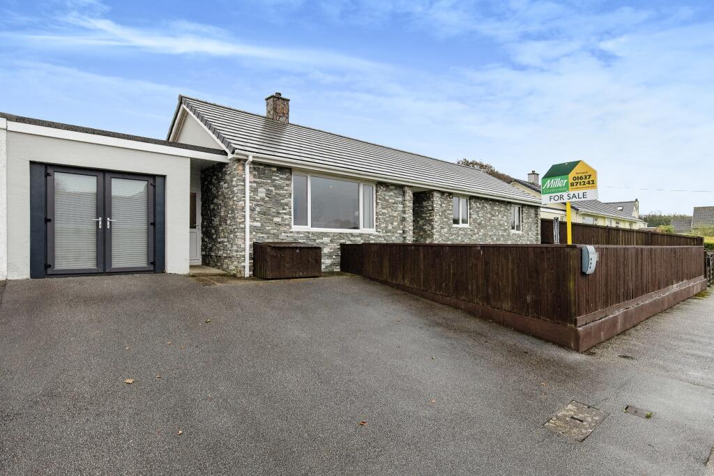 3 bedroom bungalow for sale in Harvenna Close, Fraddon, St. Columb