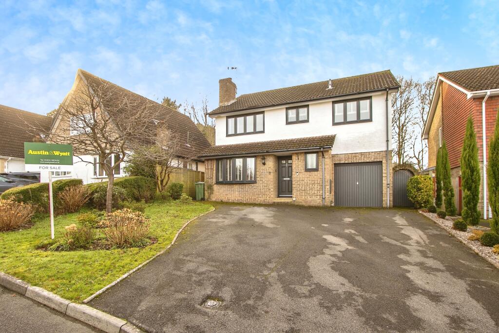 4 bedroom detached house for sale in Crusader Road, Bearwood