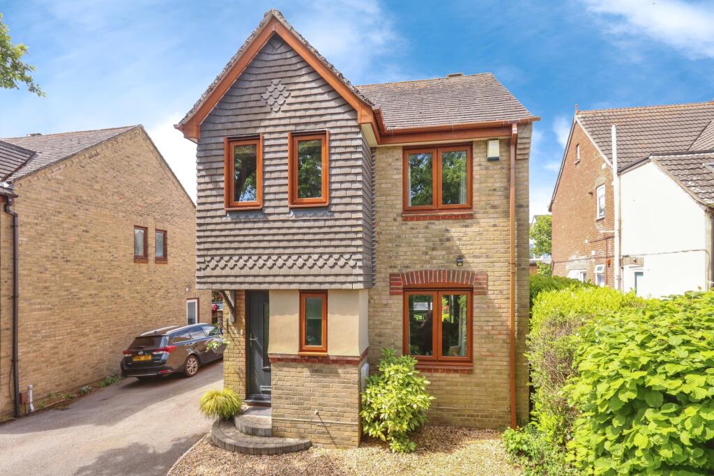 3 bedroom detached house for sale in Lake Road, Hamworthy, Poole
