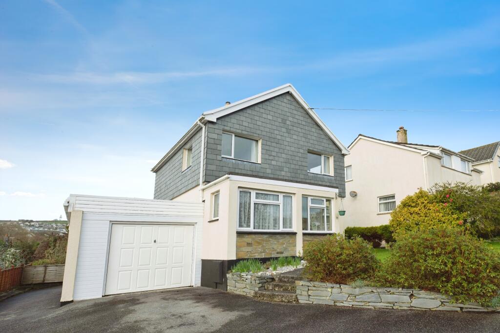 3 bedroom detached house for sale in Roslyn Close, St. Austell