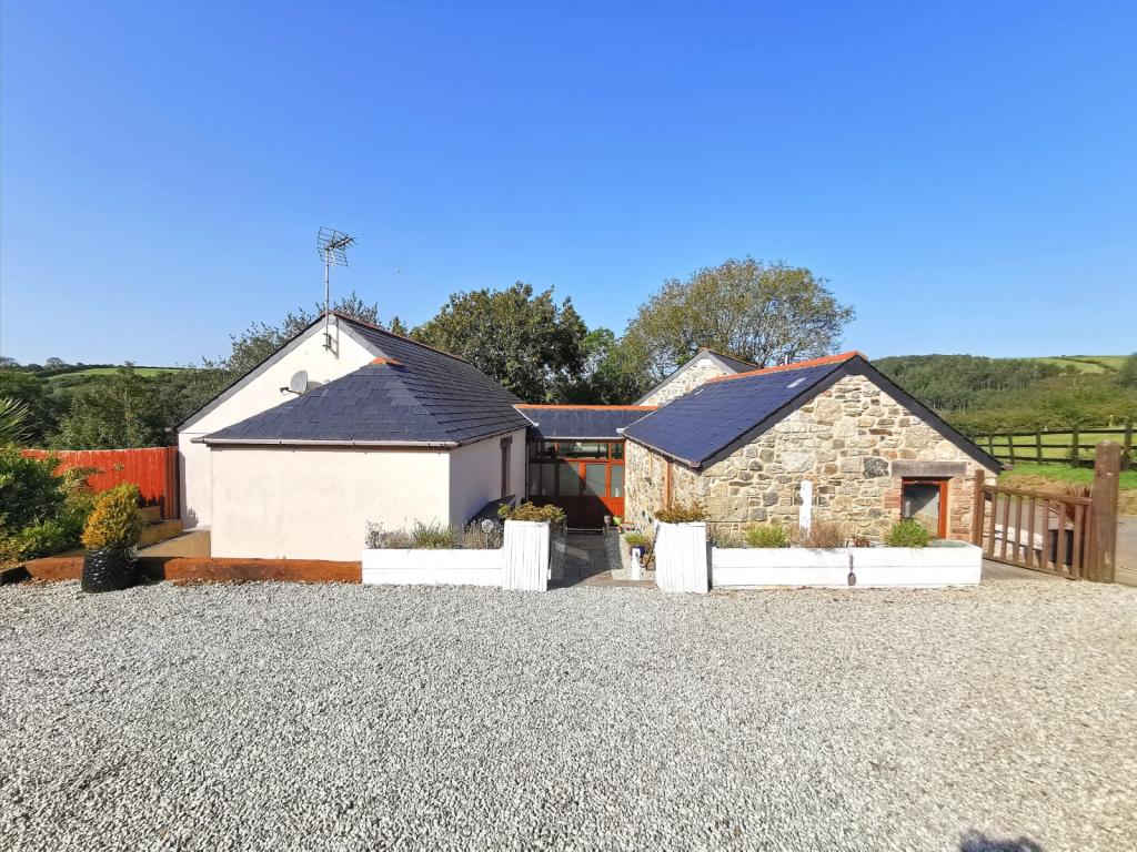 3 bedroom barn conversion for sale in Ivy Lodge, Kilhallon, Par