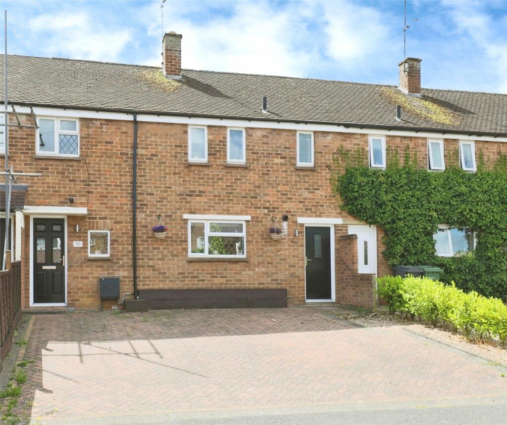 3 bedroom terraced house for sale in Sandscroft Avenue, Broadway
