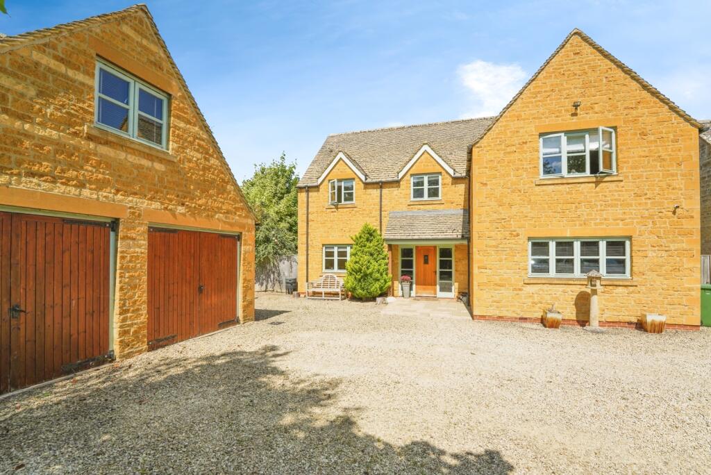 Main image of property: Pennylands Bank, Broadway, Worcestershire, WR12