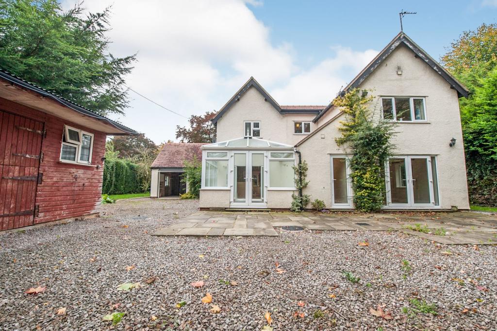 4 bedroom detached house for sale in Stanboro Lane, Elmstone, Hardwicke