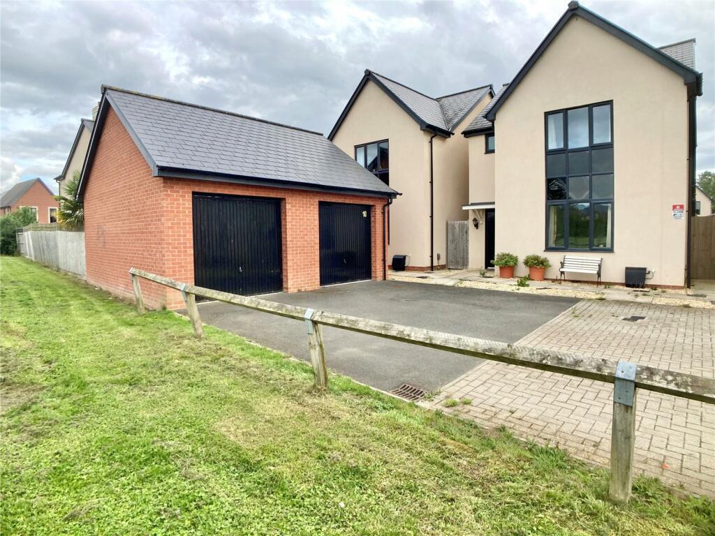 3 bedroom detached house for sale in Coral Drive, Cleeve