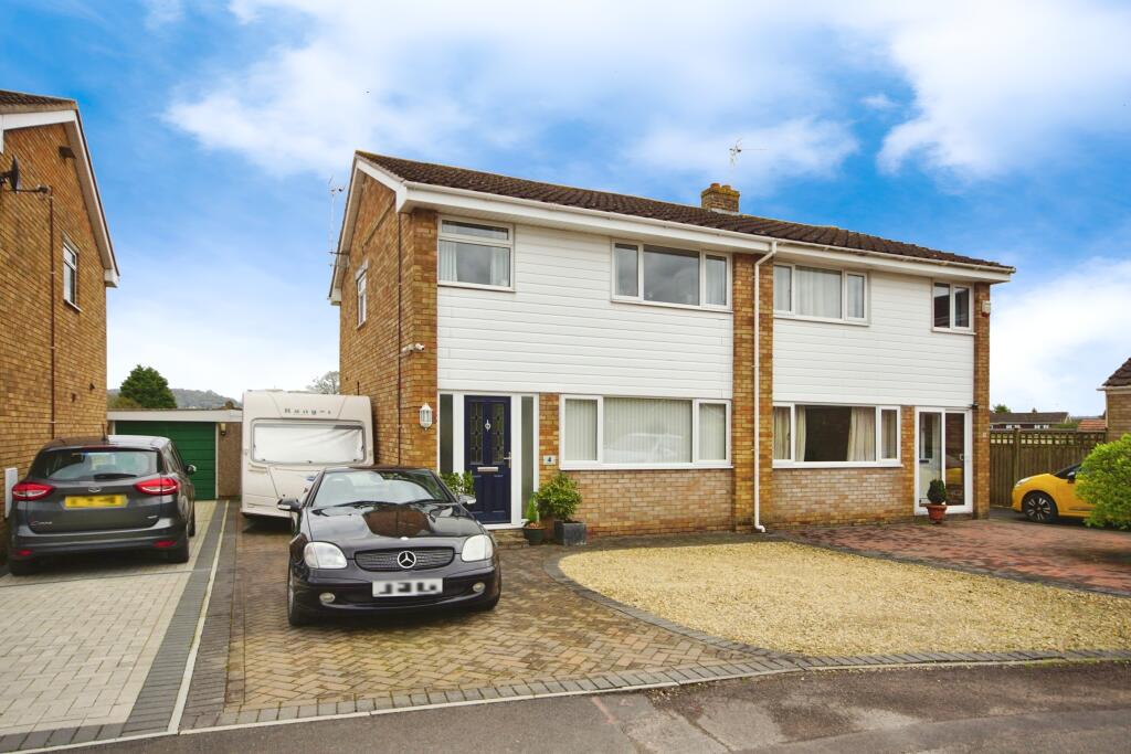 3 bedroom semidetached house for sale in Katherine Close, Charfield