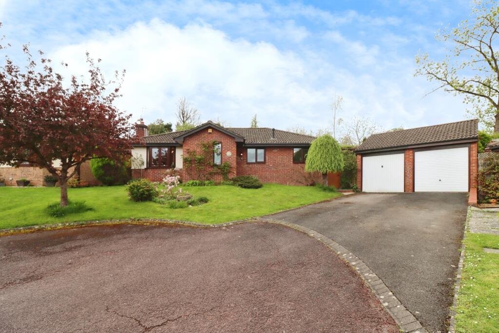 3 bedroom bungalow for sale in Lambsdowne, Dursley, Gloucestershire, GL11