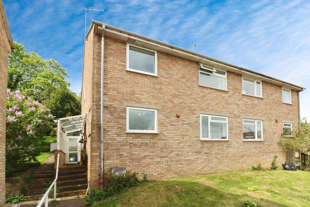 3 bedroom semidetached house for sale in Everlands, Cam, Dursley