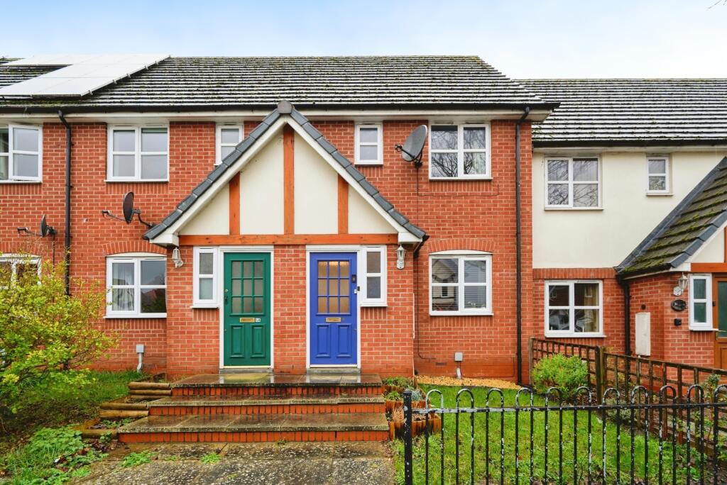 2 bedroom terraced house for sale in Peewit Road, Evesham
