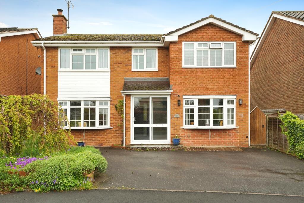 4 bedroom detached house for sale in Orchard Place, Harvington, Evesham
