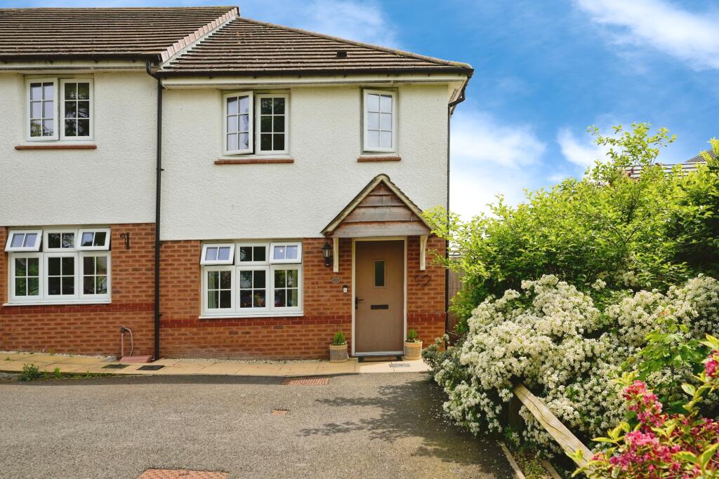 3 bedroom end of terrace house for sale in Lodge Park Drive, Evesham
