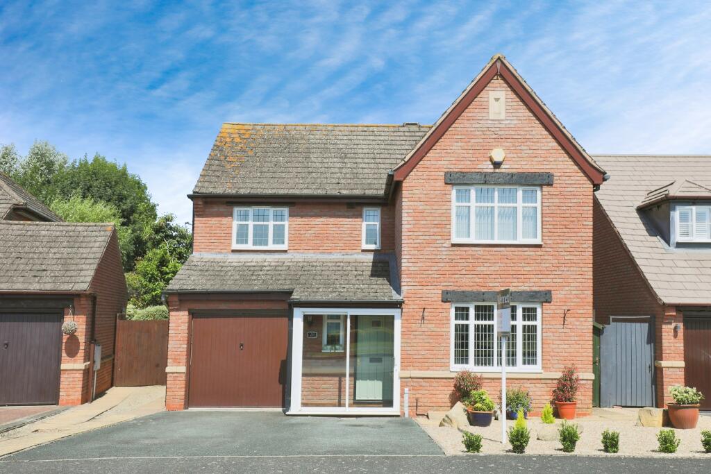 4 bedroom detached house for sale in Stephenson Way, Honeybourne