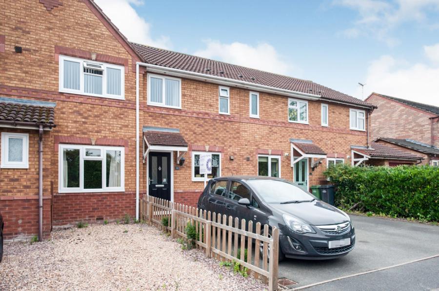 2 bedroom terraced house for sale in St. Davids Drive, Evesham, Worcestershire, WR11