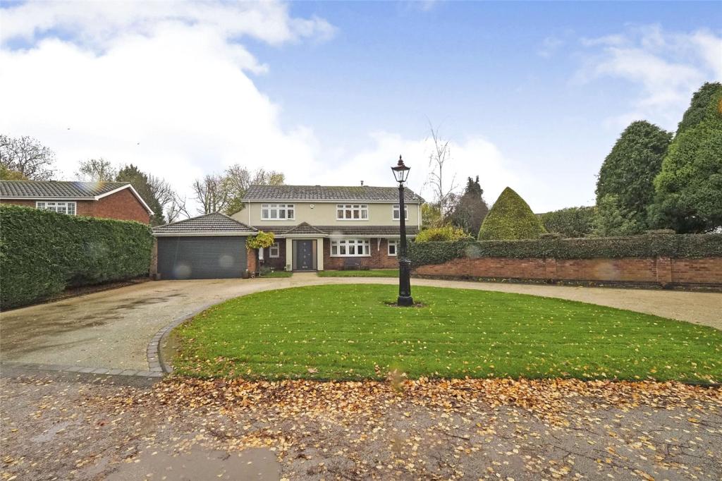 5 bedroom detached house for sale in Paddock Close, Countesthorpe