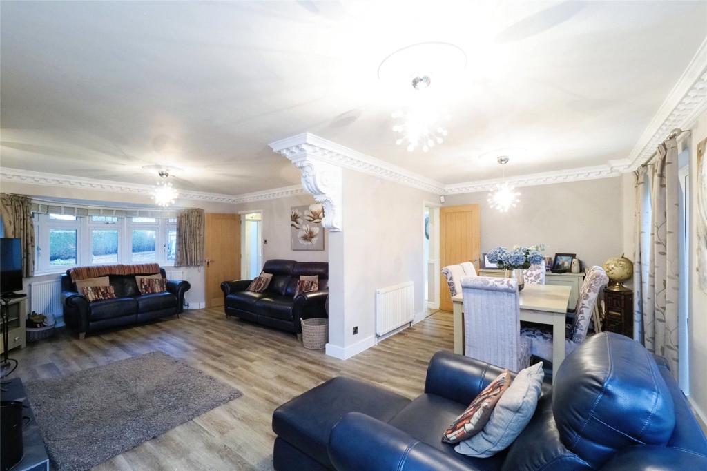 5 bedroom detached house for sale in Paddock Close, Countesthorpe, Leicester, LE8