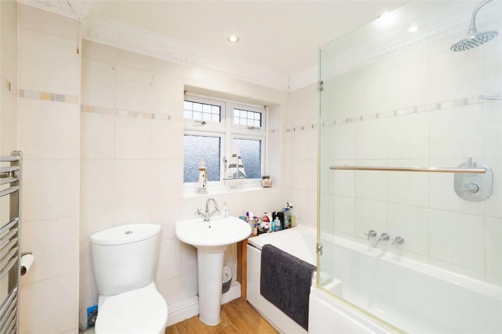 5 bedroom detached house for sale in Paddock Close, Countesthorpe, Leicester, LE8