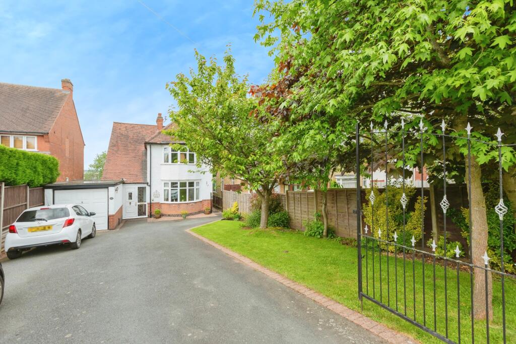 4 bedroom detached house for sale in Lutterworth Road, Aylestone