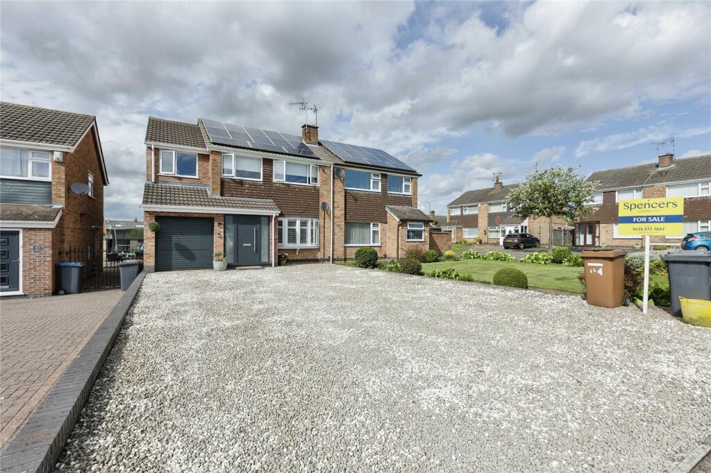 4 bedroom semidetached house for sale in Waterfall Way, Barwell