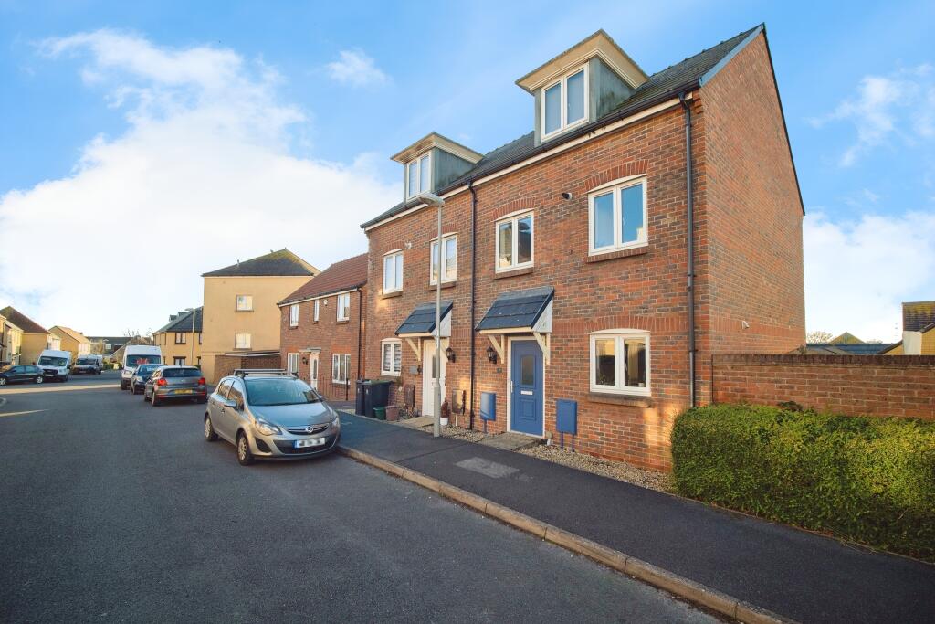 3 bedroom semidetached house for sale in Westmacott Road, Weymouth, DT3