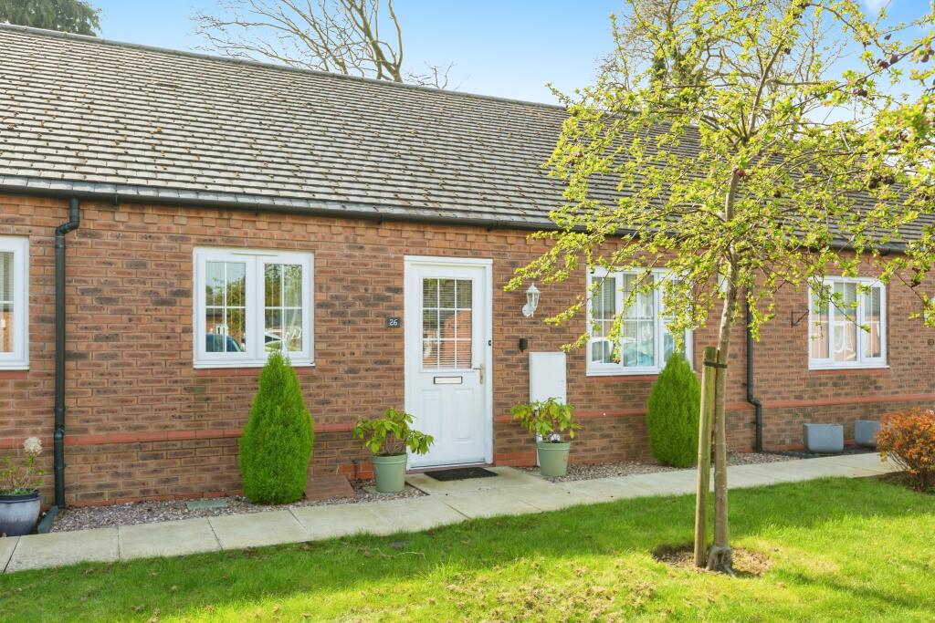 2 bedroom bungalow for sale in Field Gate Gardens, Glenfield, Leicester, Leicestershire, LE3
