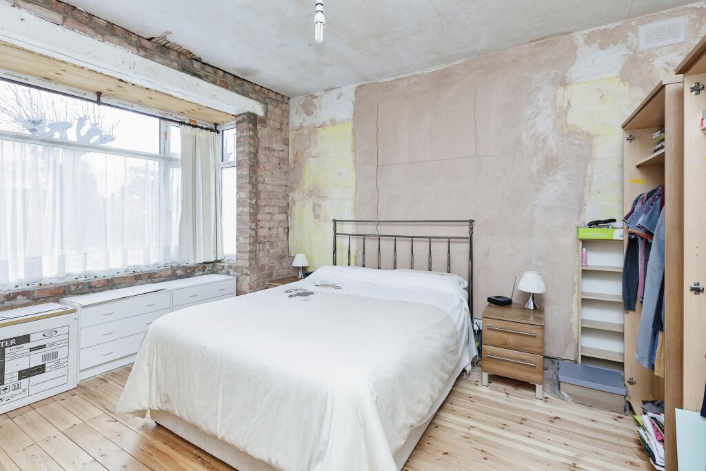 4 bedroom bungalow for sale in St. Peters Street, Syston, Leicester