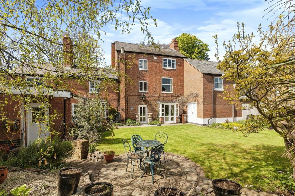 6 bedroom detached house for sale in Upper Church Street, Syston