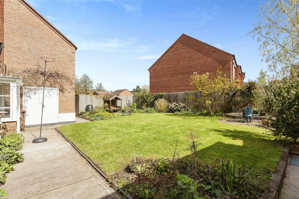 6 bedroom detached house for sale in Upper Church Street, Syston