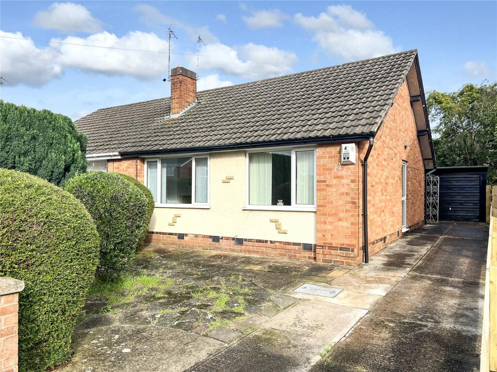 2 bedroom bungalow for sale in Lincoln Drive, Wigston, Leicestershire, LE18