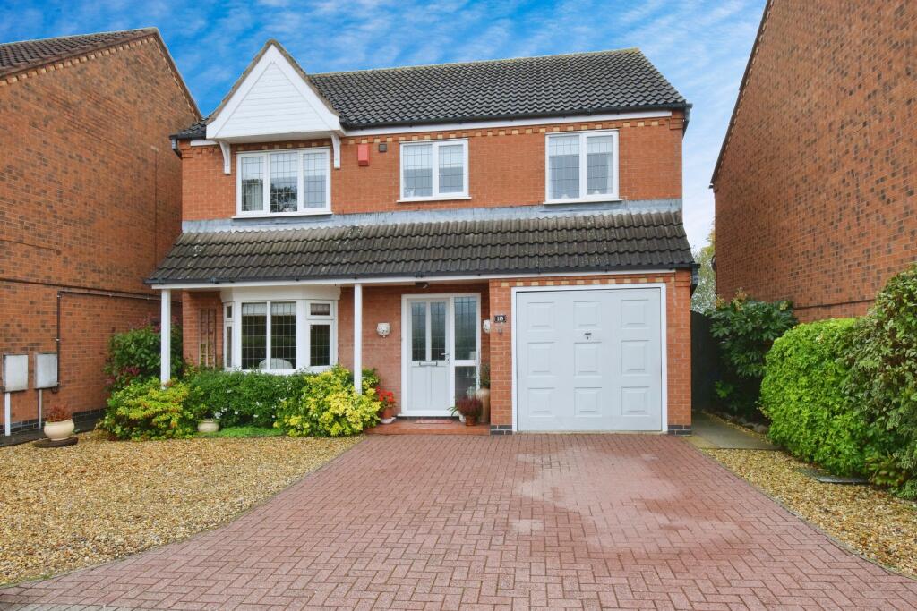 4 bedroom detached house for sale in Leicester Road, Fleckney