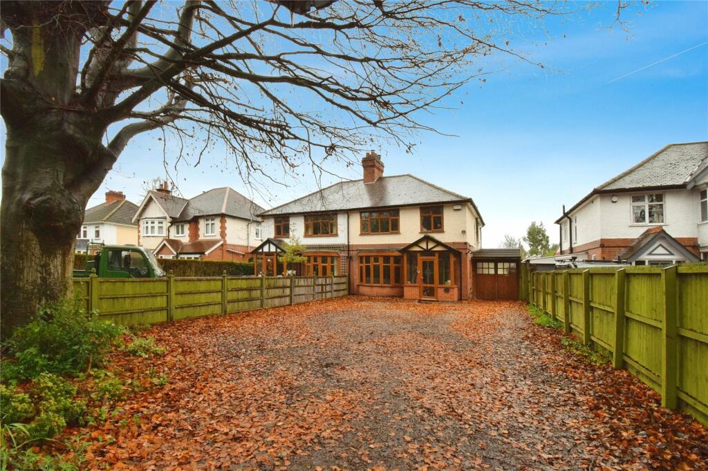 3 bedroom semidetached house for sale in Saffron Road, Wigston