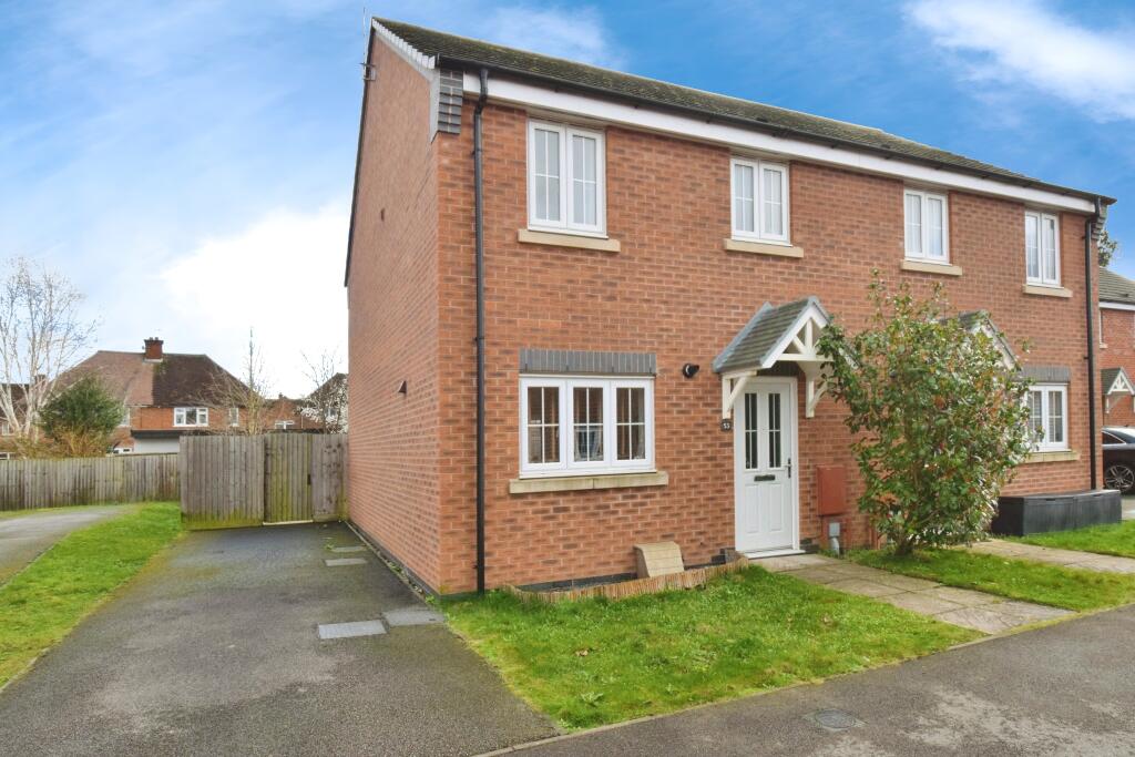 3 bedroom semidetached house for sale in Heatherley Grove, WIGSTON