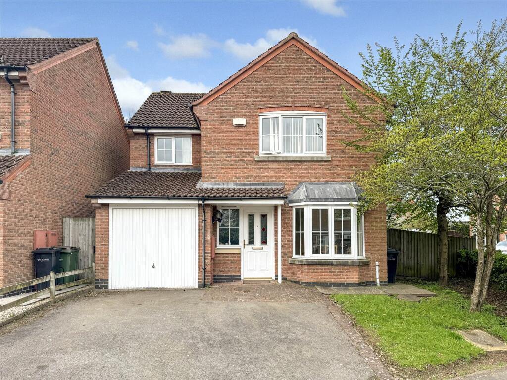 4 bedroom detached house for sale in Fludes Court, Oadby, Leicester, LE2