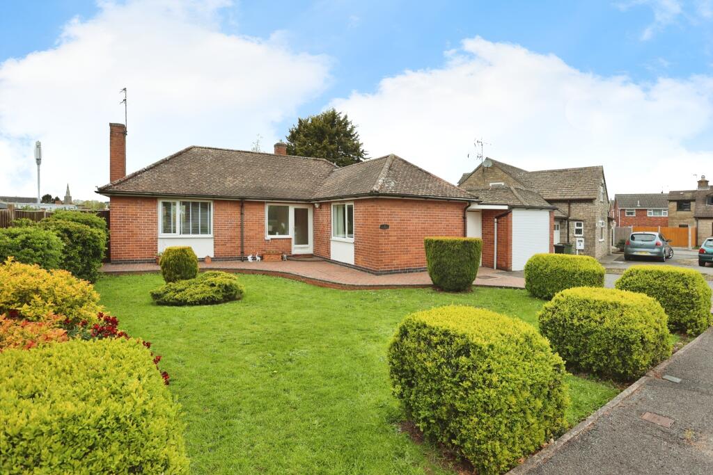 2 bedroom bungalow for sale in Wye Dean Drive, Wigston, Leicestershire, LE18