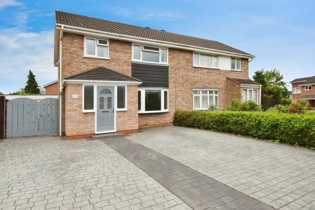3 bedroom semidetached house for sale in Lamport Close, Wigston