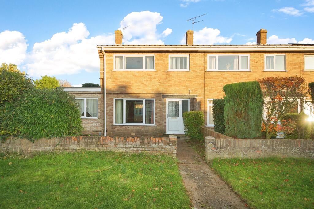 3 bedroom end of terrace house for sale in Lyndale Road, Yate, Bristol