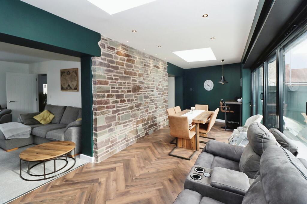 Additional property image - Badger Road, Thornbury, Bristol, Gloucestershire, BS35
