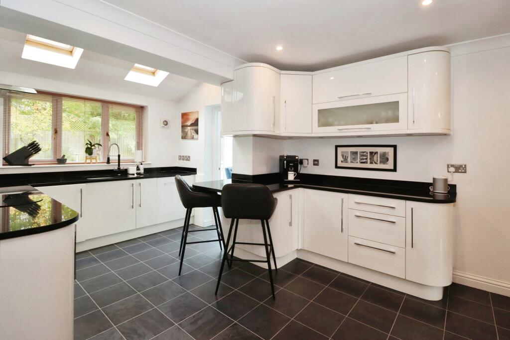 Additional property image - Hopkins Close, Thornbury, Bristol, Gloucestershire, BS35