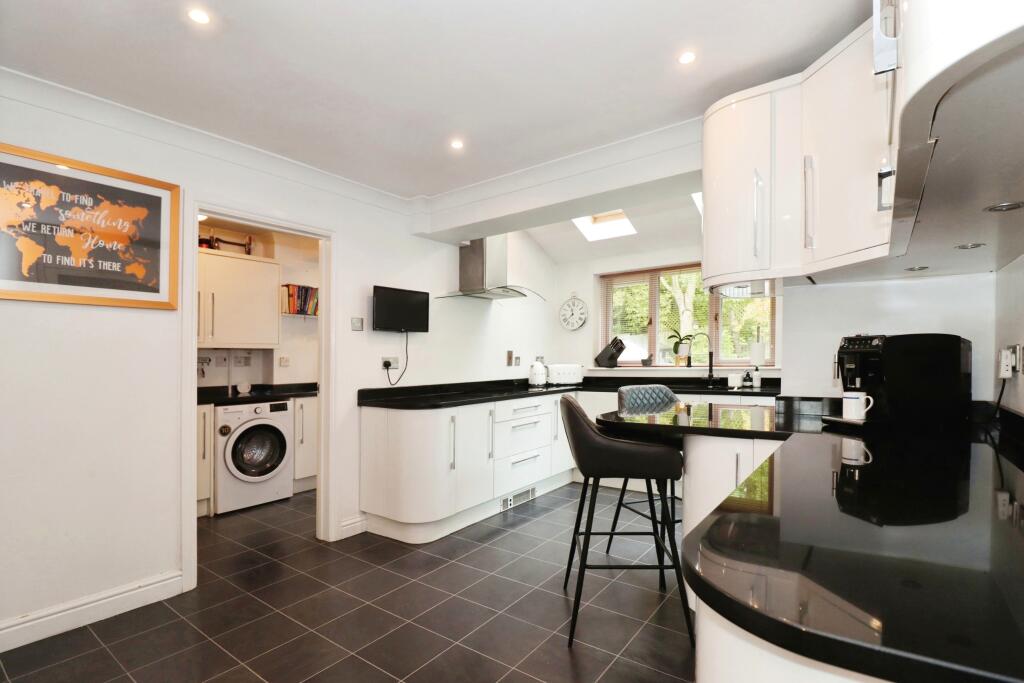 Additional property image - Hopkins Close, Thornbury, Bristol, Gloucestershire, BS35