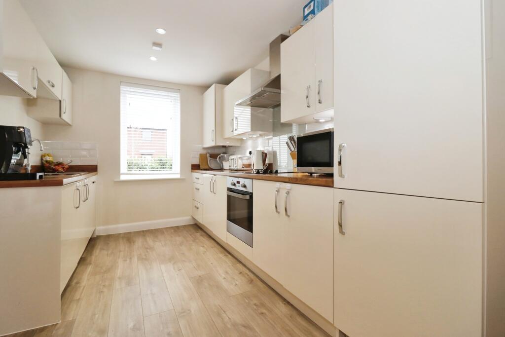 Additional property image - Dowsell Way, Yate, Bristol, Gloucestershire, BS37