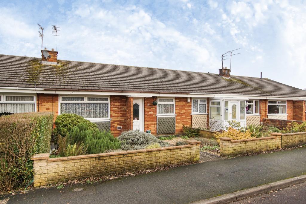 2 bedroom bungalow for sale in Sunningdale, Yate, South Gloucestershire