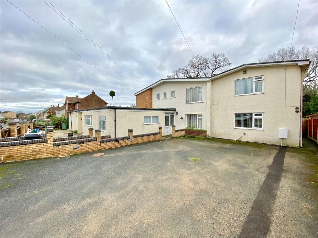 5 bedroom link detached house for sale in Birchall Avenue, Matson, Gloucester, Gloucestershire, GL4