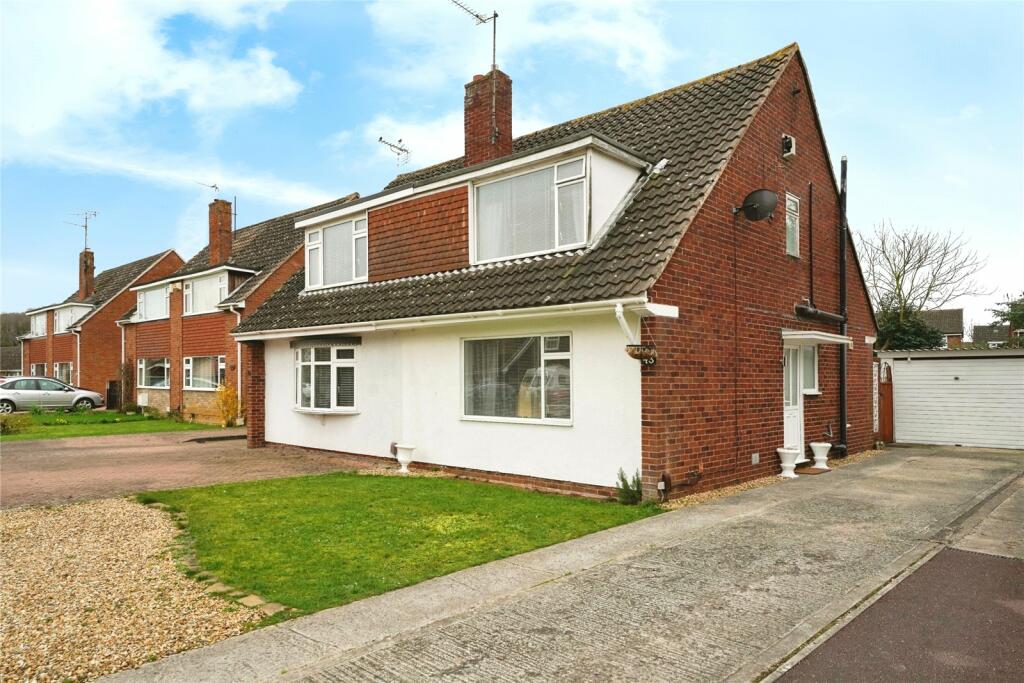 3 bedroom semidetached house for sale in Gilpin Avenue, Hucclecote