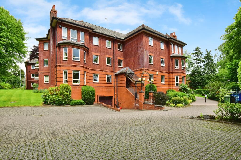 2 bedroom flat for sale in Dunham Road, Altrincham, Greater Manchester