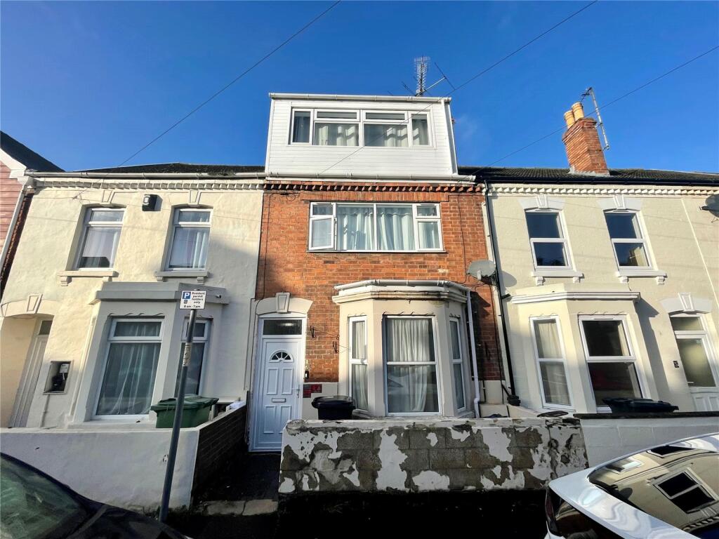 6 bedroom terraced house for sale in Weston Road, Gloucester, Gloucestershire, GL1