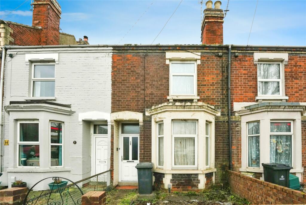 2 bedroom terraced house for sale in Bristol Road, Gloucester, GL1